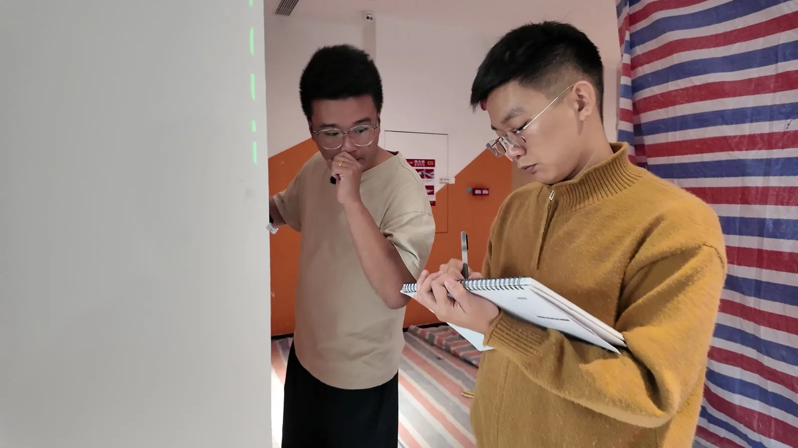 深圳某游戏工作室玻璃隔断实拍