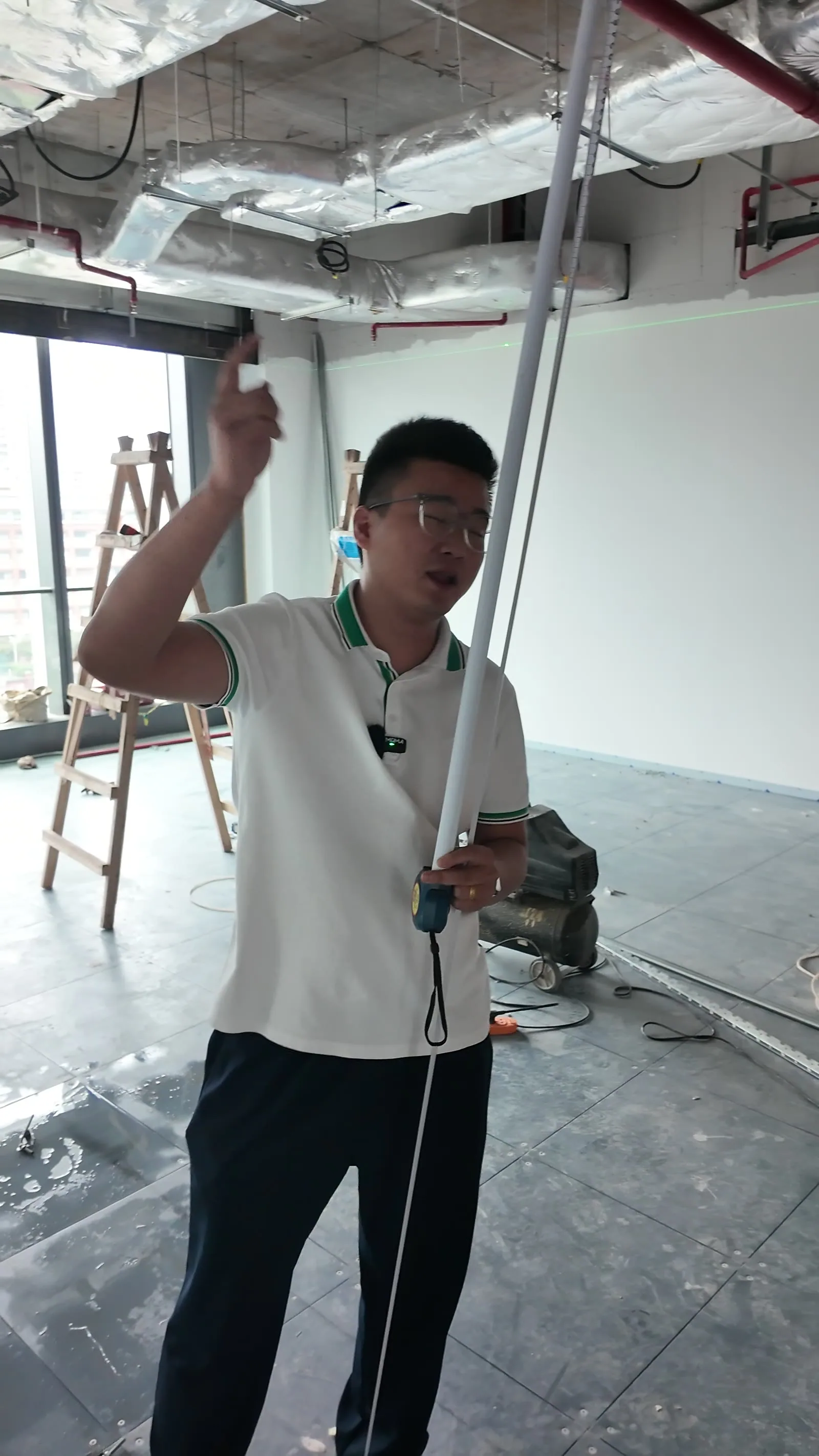 广州某科技园区玻璃隔断实拍