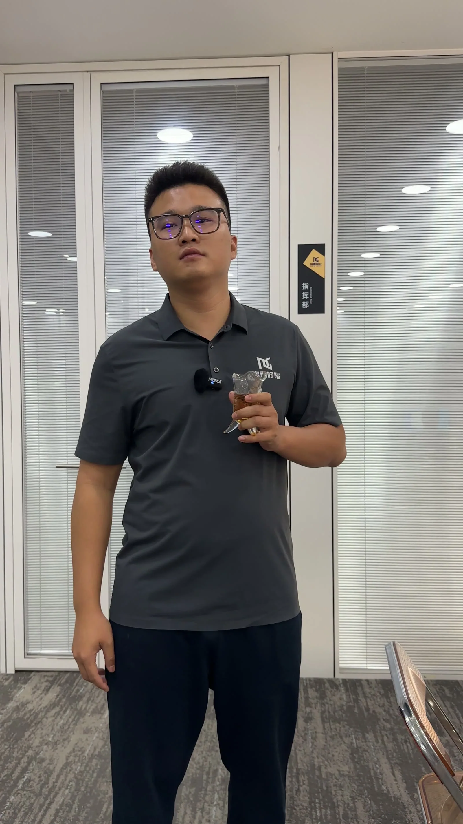 铭嘉铝业自营办公室玻璃隔断实拍