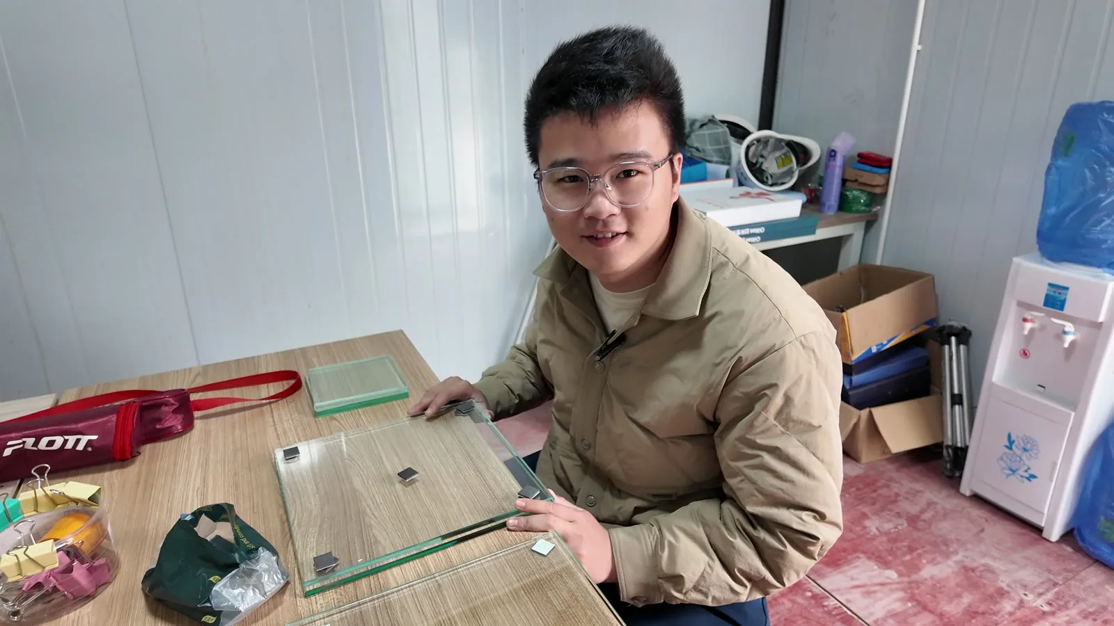 广州某青少年宫玻璃隔断实拍