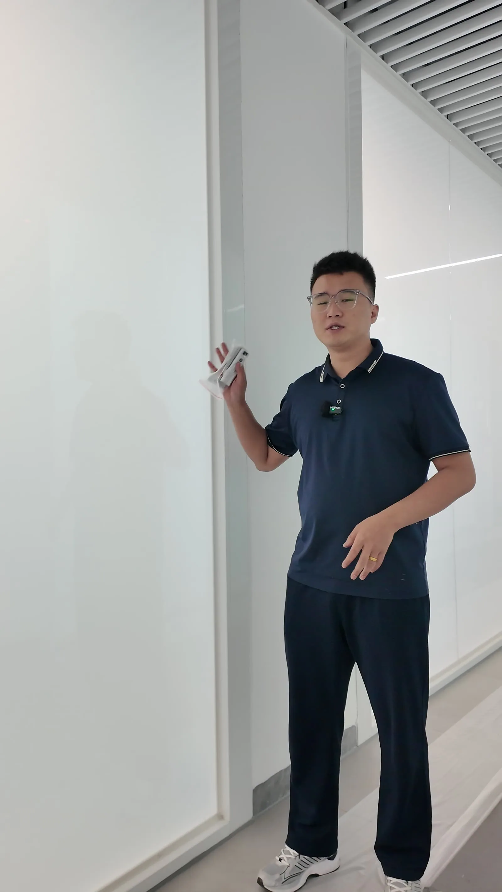 广州某高校玻璃隔断实拍