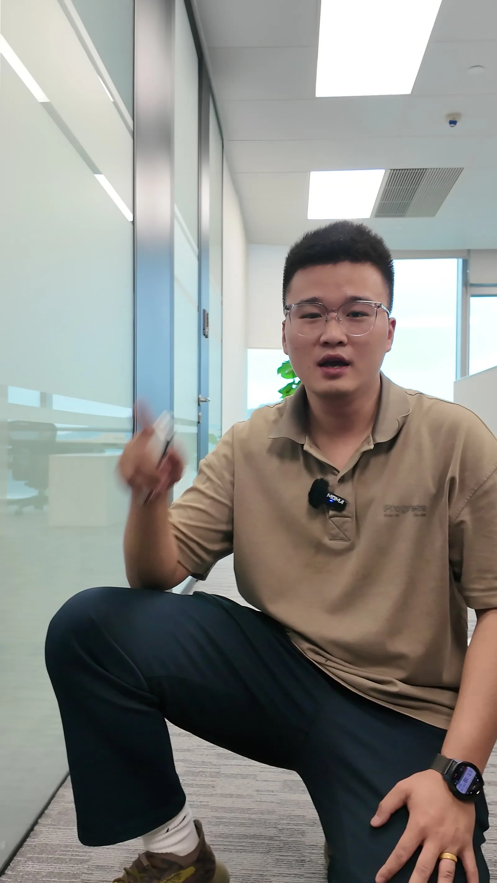 珠海某办公楼玻璃隔断实拍